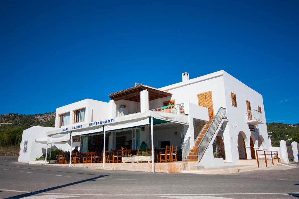 Restaurante junto al acantilado de Es Cubells