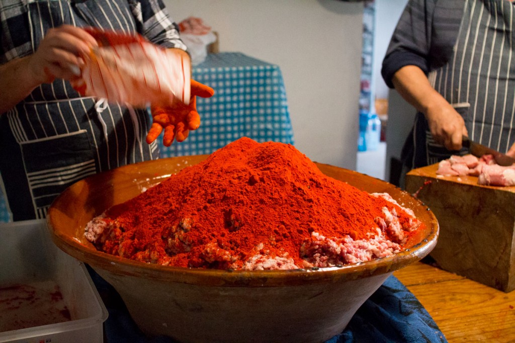 Una de los principales sazonados de la sobrasada es el pimentón