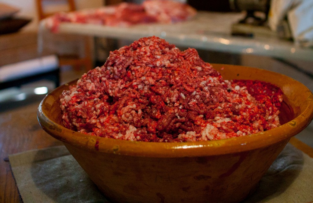 Carne picada preparada para sazonar