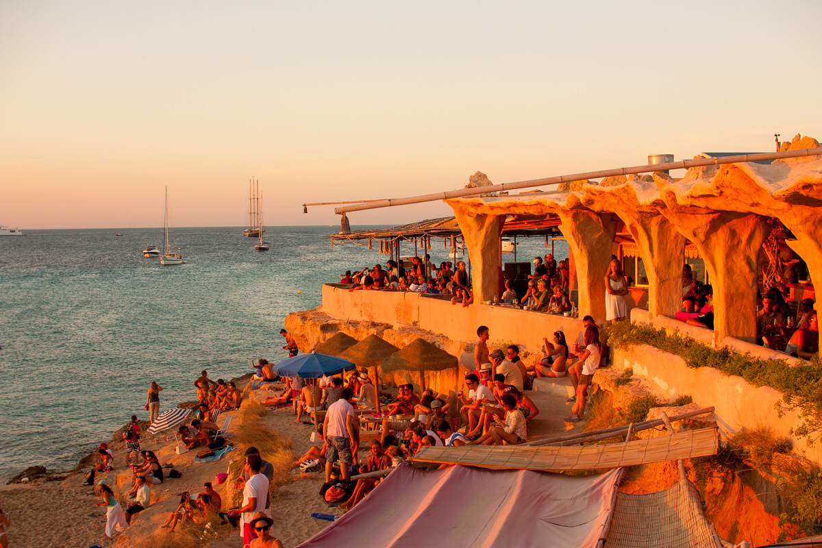 6-ideas-a-guide-to-platges-de-comte-cala-conta-ibiza