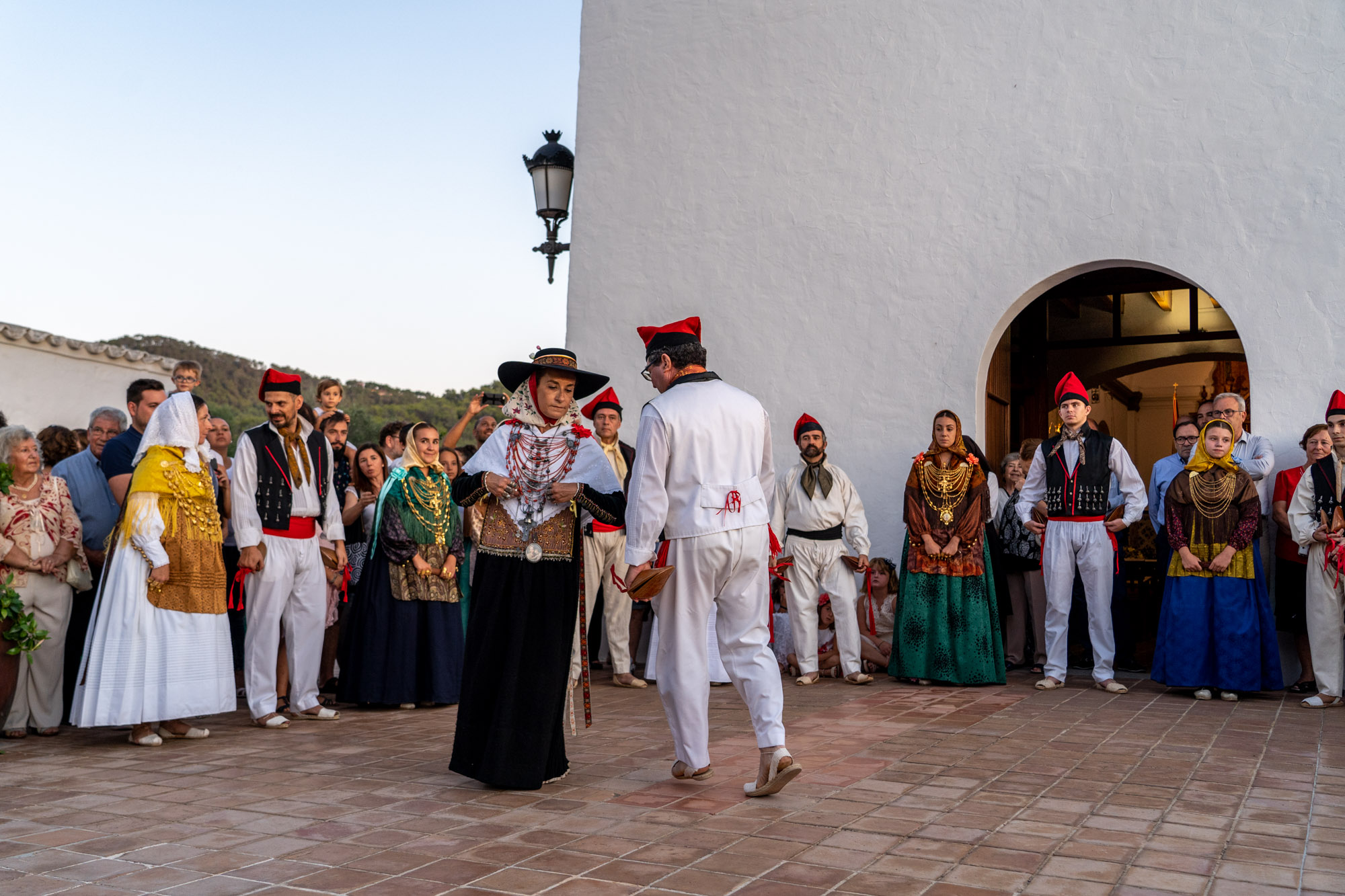 Ball pagès, an ancestral ritual in full swing - Santjosep.net