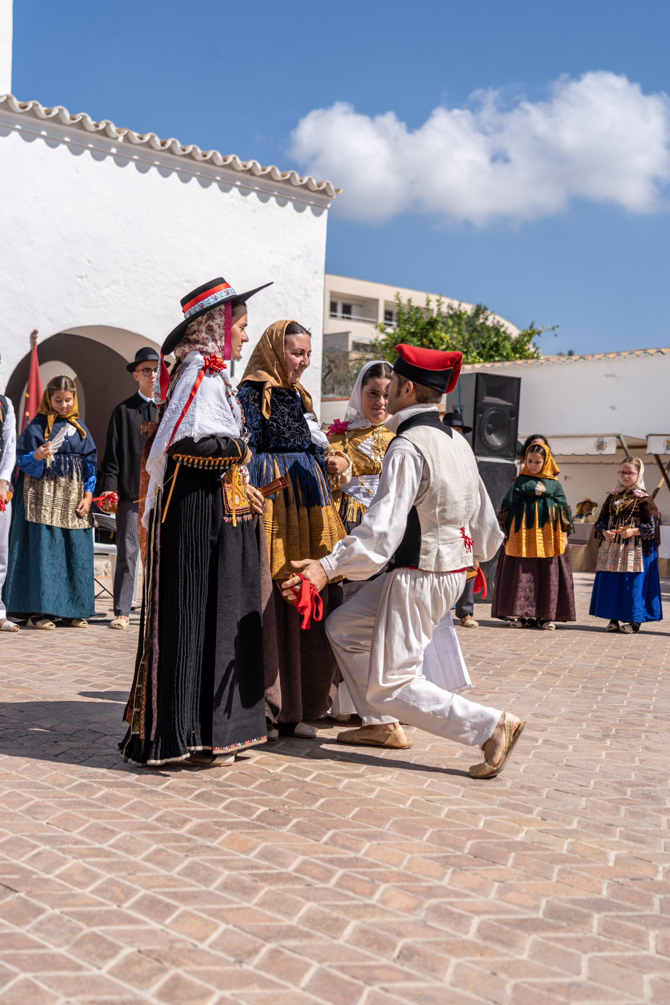 Ball pagès, an ancestral ritual in full swing - Santjosep.net